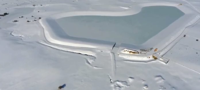 Τα Χανιά απέκτησαν τη δική τους Παγωμένη Λίμνη – Μαγευτικές εικόνες από τον Ομαλό