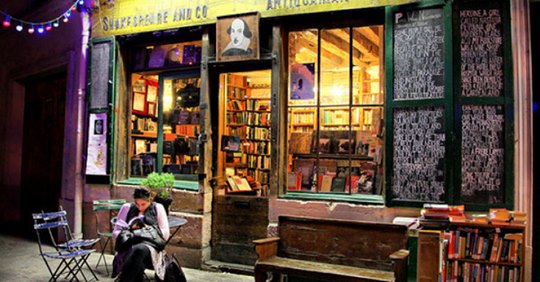 Στο Παρίσι υπάρχει το πιο μαγικό βιβλιοπωλείο του κόσμου στο οποίο μπορείς και να κοιμάσαι