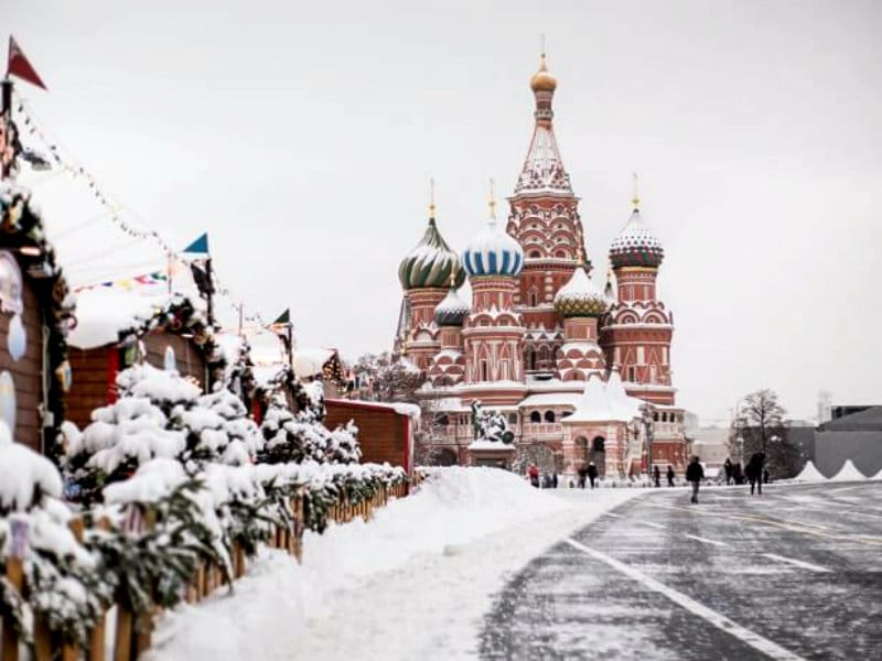 Ένα εντυπωσιακό «ταξίδι» πάνω από την χιονισμένη Μόσχα σε ένα βίντεο που κόβει την ανάσα!