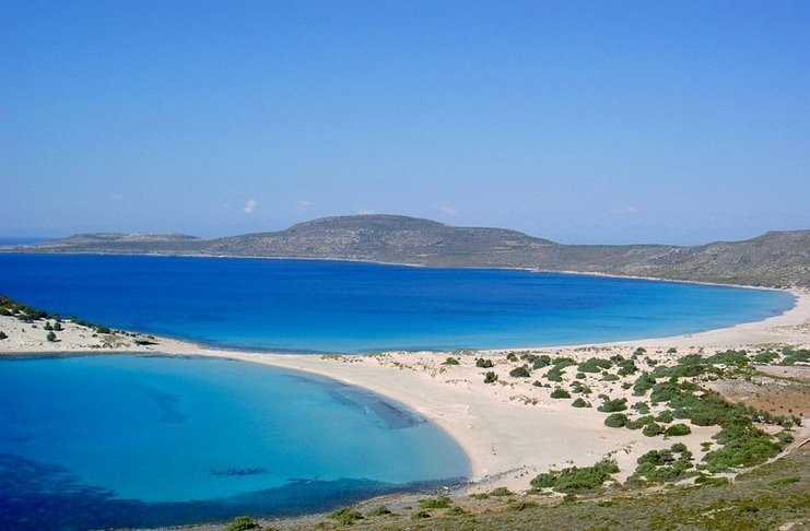 Η εξωτική Παραλία της Ελλάδας που είναι κοντά στα Κύθηρα και θυμίζει Καραϊβική και Χαβάη.