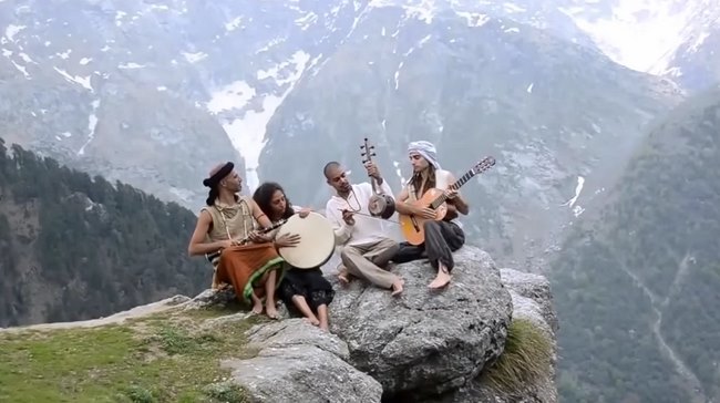 Τα “Δακρυσμένα Μάτια” του Μίκη Θεοδωράκη στην κορυφή των Ιμαλαΐων