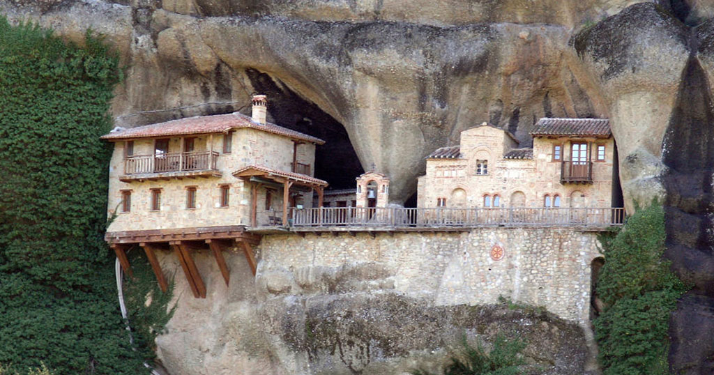 Μετέωρα: Το μοναστήρι της Υπαπαντής του Χριστού «σκαρφαλωμένο» στον απόκρημνο βράχο