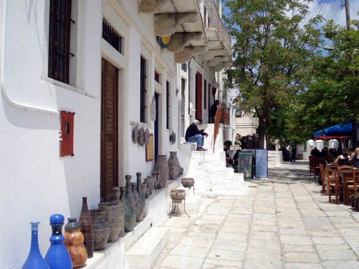 Tο "παράξενο χωριουδάκι" της Ελλάδας: Παντού μάρμαρο και οι κάτοικοι του μιλούν Κρητικά.. Αλλά δεν βρίσκεται στην Κρήτη! 