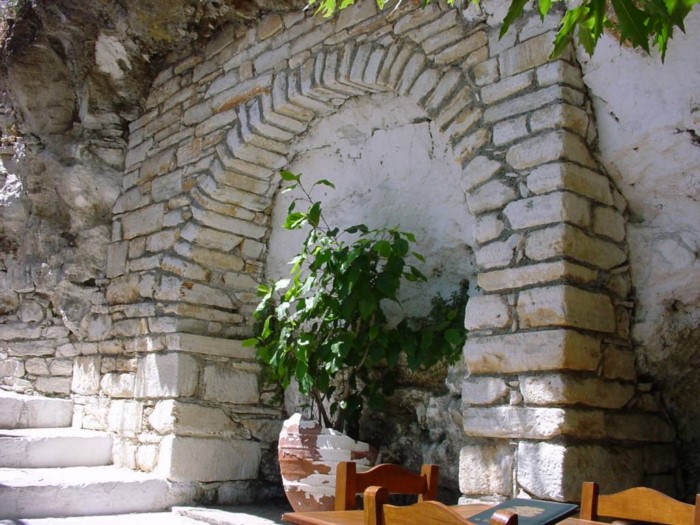 Tο "παράξενο χωριουδάκι" της Ελλάδας: Παντού μάρμαρο και οι κάτοικοι του μιλούν Κρητικά.. Αλλά δεν βρίσκεται στην Κρήτη! 