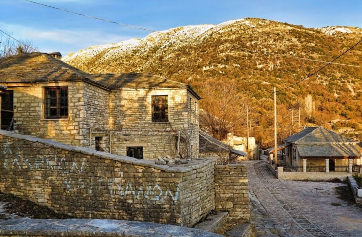 Ελαφότοπος Ζαγορίου: Η Ρόκκα της Λένας …Και η Λένα της Ρόκκας Ελαφότοπος Ζαγορίου: Η Ρόκκα της Λένας …Και η Λένα της Ρόκκας