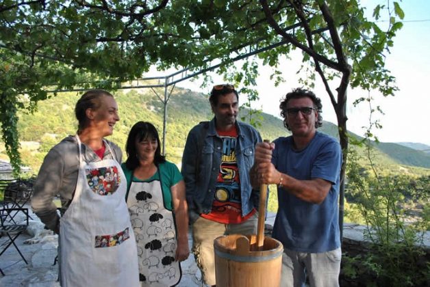 Ελαφότοπος Ζαγορίου: Η Ρόκκα της Λένας …Και η Λένα της Ρόκκας Ελαφότοπος Ζαγορίου: Η Ρόκκα της Λένας …Και η Λένα της Ρόκκας