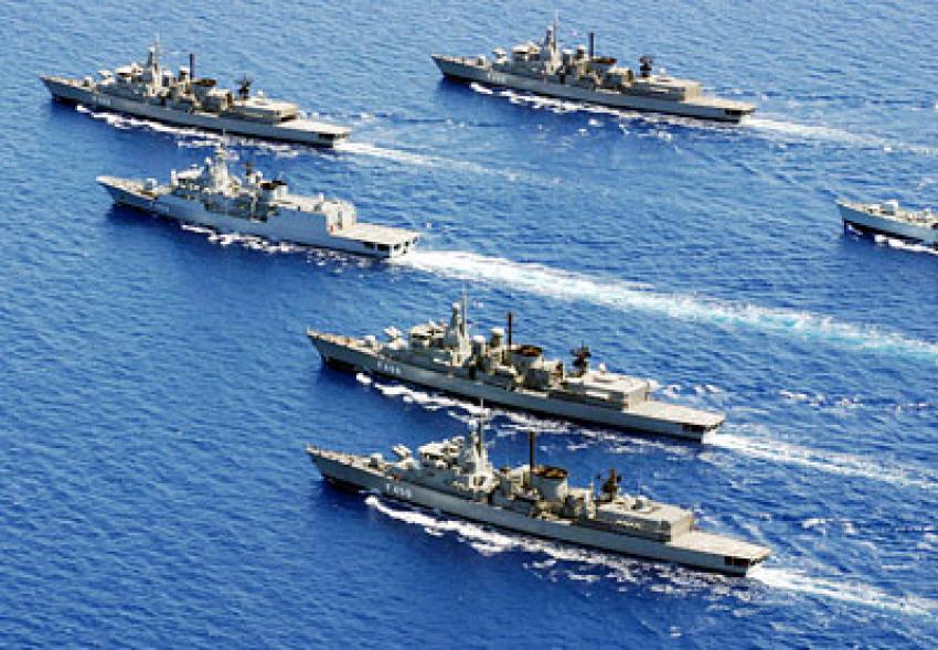 Η Ελλάδα στέλνει 50 πολεμικά πλοία στα ελληνικά νησιά για να προστατεύσει τα σύνορά της