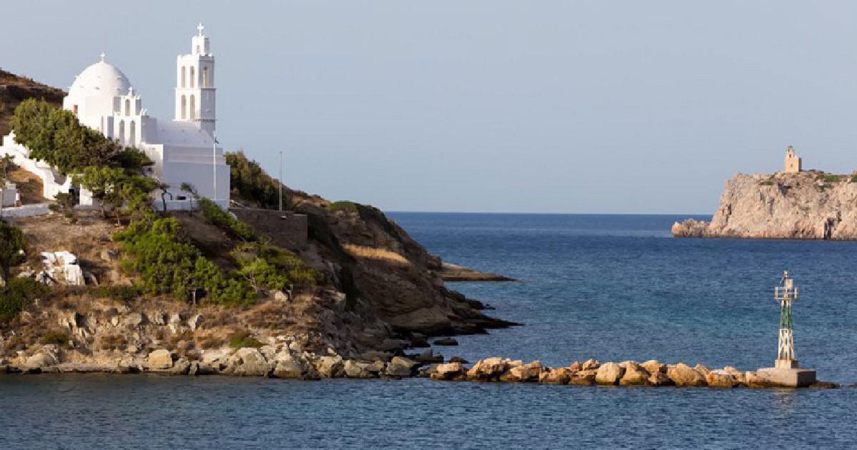 Το νησί της Ελλάδας στις Κυκλάδες που λέγεται ότι έχει μία εκκλησία για κάθε ημέρα του χρόνου.