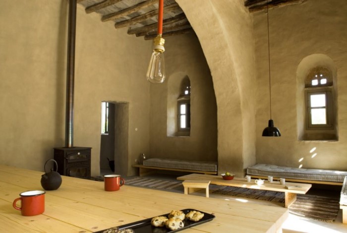 Ο Έλληνας αρχιτέκτονας που δίνει νέα ζωή σε παλιά αγροτικά και κτηνοτροφικά κτίσματα Ο Έλληνας αρχιτέκτονας που δίνει νέα ζωή σε παλιά αγροτικά και κτηνοτροφικά κτίσματα