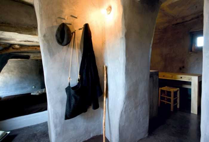 Ο Έλληνας αρχιτέκτονας που δίνει νέα ζωή σε παλιά αγροτικά και κτηνοτροφικά κτίσματα Ο Έλληνας αρχιτέκτονας που δίνει νέα ζωή σε παλιά αγροτικά και κτηνοτροφικά κτίσματα