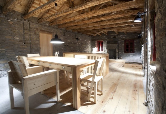 Ο Έλληνας αρχιτέκτονας που δίνει νέα ζωή σε παλιά αγροτικά και κτηνοτροφικά κτίσματα Ο Έλληνας αρχιτέκτονας που δίνει νέα ζωή σε παλιά αγροτικά και κτηνοτροφικά κτίσματα