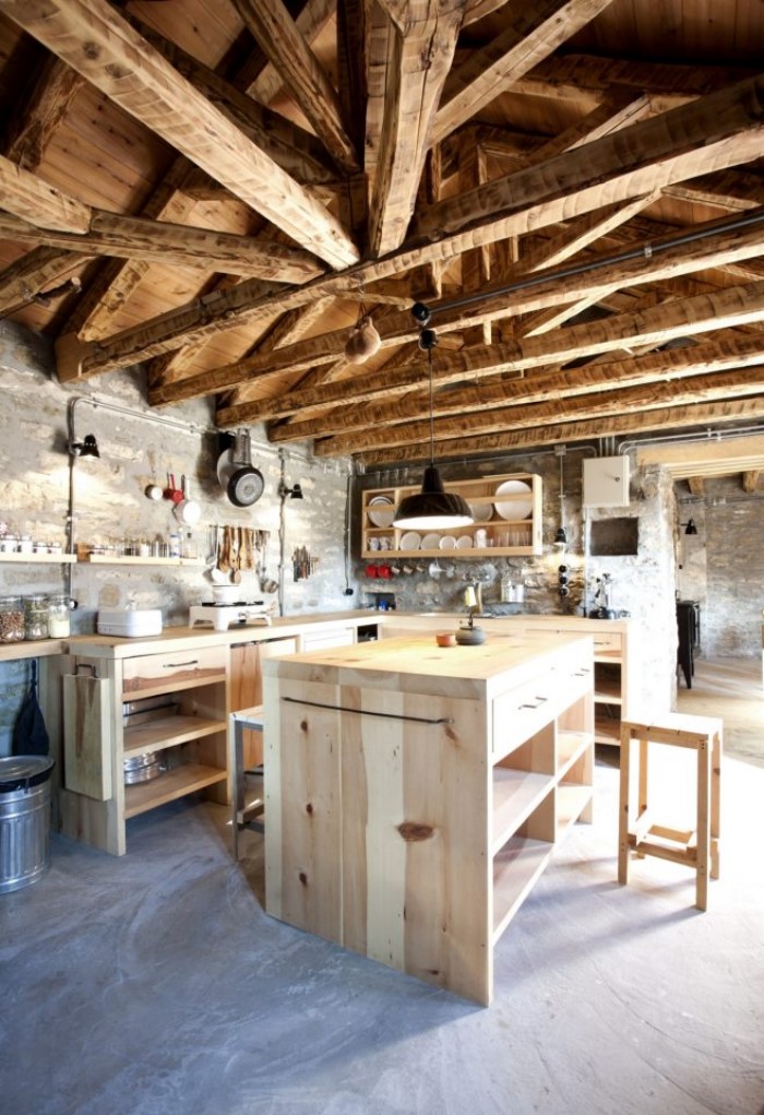 Ο Έλληνας αρχιτέκτονας που δίνει νέα ζωή σε παλιά αγροτικά και κτηνοτροφικά κτίσματα Ο Έλληνας αρχιτέκτονας που δίνει νέα ζωή σε παλιά αγροτικά και κτηνοτροφικά κτίσματα