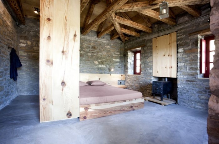 Ο Έλληνας αρχιτέκτονας που δίνει νέα ζωή σε παλιά αγροτικά και κτηνοτροφικά κτίσματα Ο Έλληνας αρχιτέκτονας που δίνει νέα ζωή σε παλιά αγροτικά και κτηνοτροφικά κτίσματα