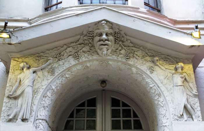 Τα ωραιότερα προπολεμικά σπίτια στην Πατησίων έχουν πολλές ιστορίες να διηγηθούν Τα ωραιότερα προπολεμικά σπίτια στην Πατησίων έχουν πολλές ιστορίες να διηγηθούν