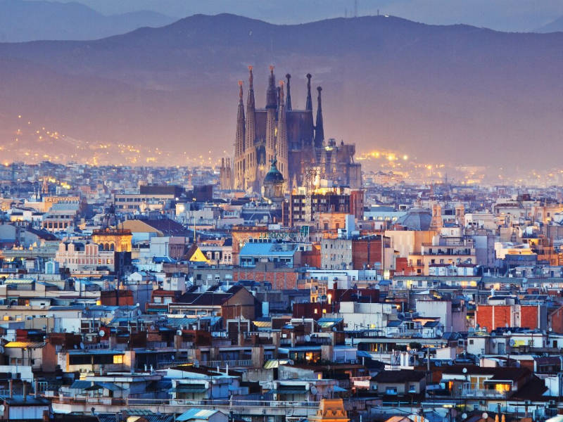 Βαρκελώνη: Μυστικά και τρόποι να εξερευνήσετε την καταλανική πρωτεύουσα με λιγότερα από 100 ευρώ ανά βράδυ