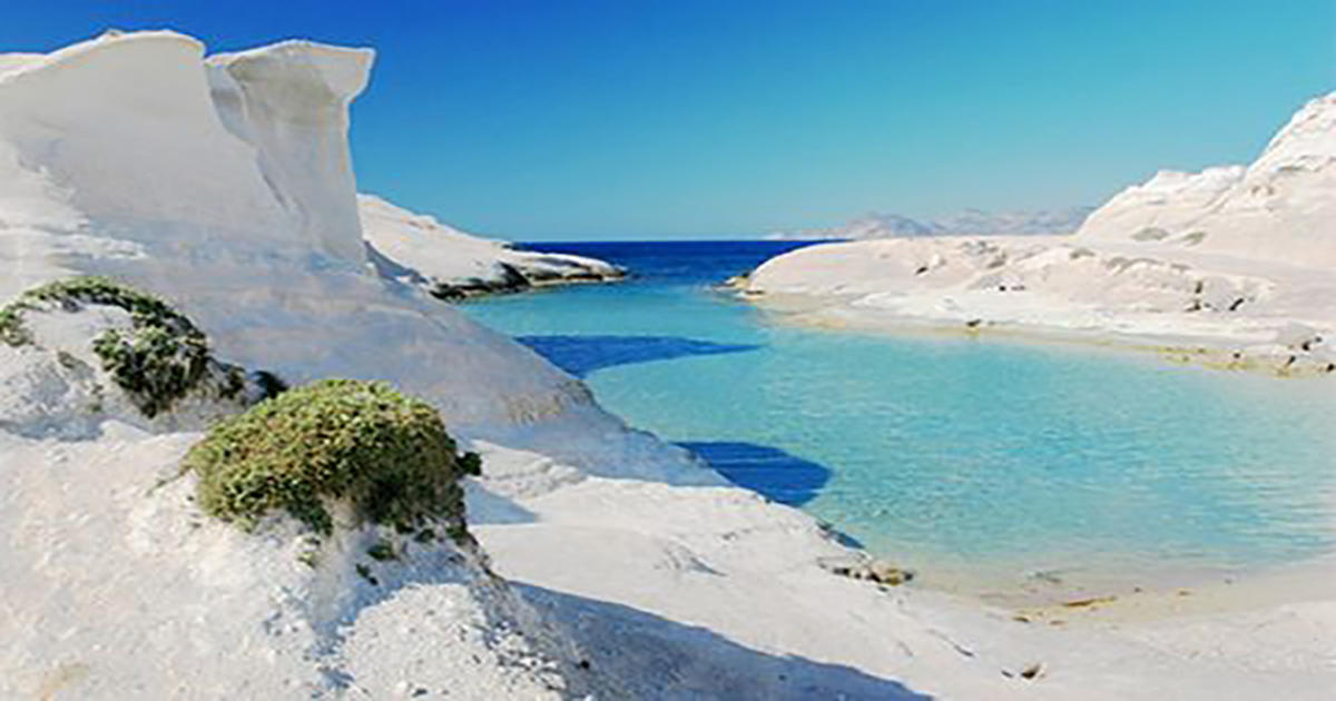 Μοναδικές εικόνες: Η πιο φωτογραφημένη παραλία της Ελλάδας παγκοσμίως βρίσκεται στη Μήλο!