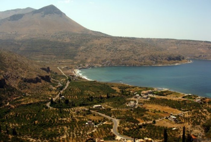 Λακωνική Μάνη: Μια γη φτιαγμένη από πέτρα, φως και ιστορίες με κουρσάρους Λακωνική Μάνη: Μια γη φτιαγμένη από πέτρα, φως και ιστορίες με κουρσάρους