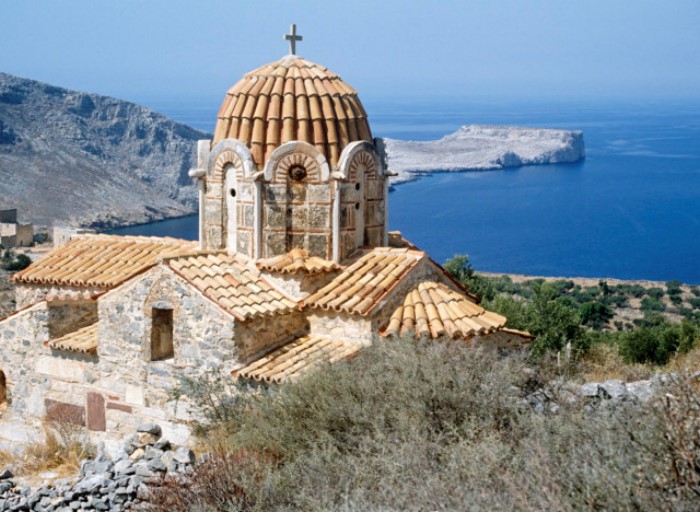 Λακωνική Μάνη: Μια γη φτιαγμένη από πέτρα, φως και ιστορίες με κουρσάρους Λακωνική Μάνη: Μια γη φτιαγμένη από πέτρα, φως και ιστορίες με κουρσάρους