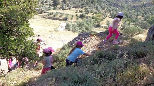 'Αγγελος Πατσιάς: Ο νεαρός δάσκαλος που έφτιαξε ένα αλλιώτικο δημοτικό σχολείο στο Ρέθυμνο