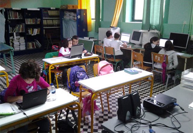 'Αγγελος Πατσιάς: Ο νεαρός δάσκαλος που έφτιαξε ένα αλλιώτικο δημοτικό σχολείο στο Ρέθυμνο