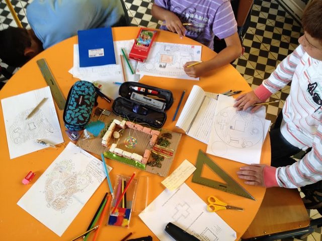 'Αγγελος Πατσιάς: Ο νεαρός δάσκαλος που έφτιαξε ένα αλλιώτικο δημοτικό σχολείο στο Ρέθυμνο