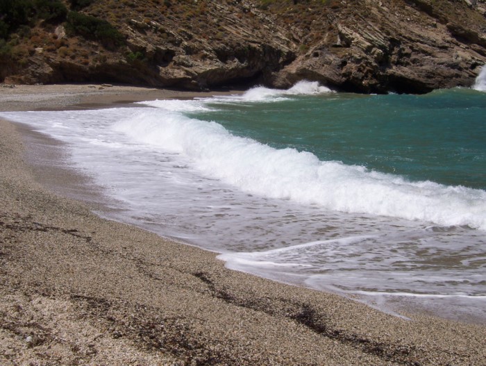 Η άγνωστη μαγική παραλία της Εύβοιας με το φαράγγι, τη λιμνούλα και τους.. σταλακτίτες! Η άγνωστη μαγική παραλία της Εύβοιας με το φαράγγι, τη λιμνούλα και τους.. σταλακτίτες!