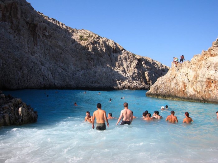 Η ωραιότερη "άγνωστη" παραλία της Ελλάδας που.. κοντράρει τον Παράδεισο! Η ωραιότερη "άγνωστη" παραλία της Ελλάδας που.. κοντράρει τον Παράδεισο!