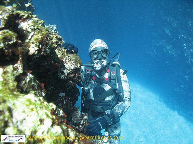 Ένας κρυμμένος θησαυρός στην Εύβοια. Μαγευτικές εικόνες από το "Μοβ Σπήλαιο" στους Ζάρακες Ένας κρυμμένος θησαυρός στην Εύβοια. Μαγευτικές εικόνες από το "Μοβ Σπήλαιο" στους Ζάρακες