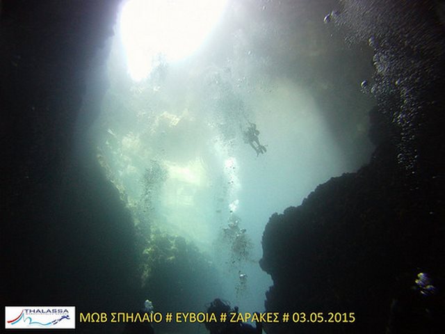 Ένας κρυμμένος θησαυρός στην Εύβοια. Μαγευτικές εικόνες από το "Μοβ Σπήλαιο" στους Ζάρακες Ένας κρυμμένος θησαυρός στην Εύβοια. Μαγευτικές εικόνες από το "Μοβ Σπήλαιο" στους Ζάρακες