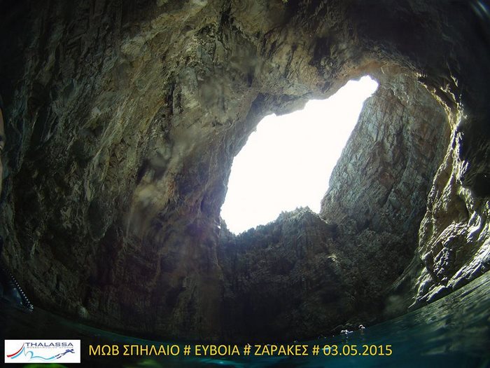 Ένας κρυμμένος θησαυρός στην Εύβοια. Μαγευτικές εικόνες από το "Μοβ Σπήλαιο" στους Ζάρακες Ένας κρυμμένος θησαυρός στην Εύβοια. Μαγευτικές εικόνες από το "Μοβ Σπήλαιο" στους Ζάρακες