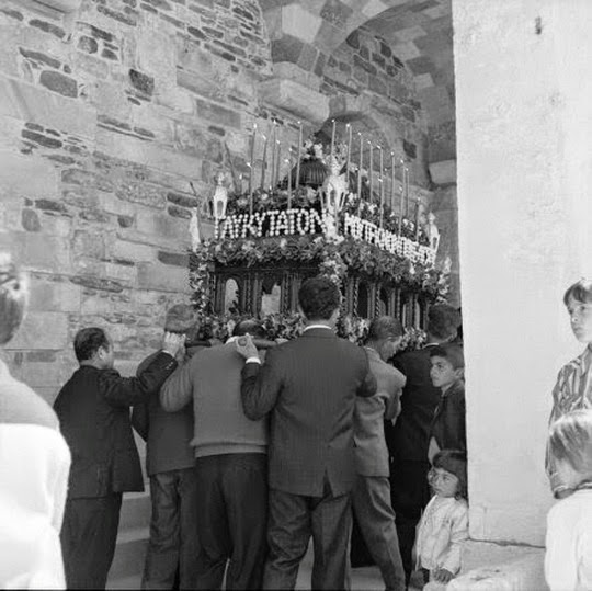 Ένα συγκινητικό οδοιπορικό στο Πάσχα των παιδικών μας χρόνων.. Ένα συγκινητικό οδοιπορικό στο Πάσχα των παιδικών μας χρόνων..