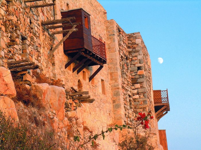 Ποιο Ελληνικό νησί λέγεται και «Πεταλούδα του Αιγαίου»; Αγνό, γαλήνιο, με μυστικούς «θησαυρούς» και ονειρικές παραλίες!