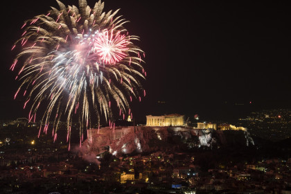 Ανάσταση με πυροτεχνήματα στην Αθήνα – Τα μεσάνυχτα την ώρα του «Χριστός Ανέστη»