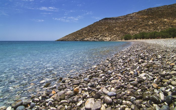 Ποιο Ελληνικό νησί λέγεται και «Πεταλούδα του Αιγαίου»; Αγνό, γαλήνιο, με μυστικούς «θησαυρούς» και ονειρικές παραλίες!