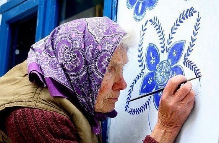 Αυτή η 87χρονη γιαγιά ζωγραφίζει σπίτια. Και είναι απίστευτα καλή σε αυτό που κάνει! 
