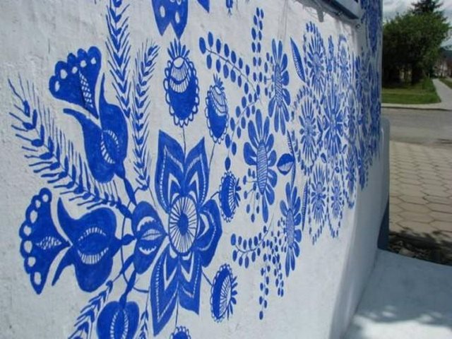 Αυτή η 87χρονη γιαγιά ζωγραφίζει σπίτια. Και είναι απίστευτα καλή σε αυτό που κάνει! 