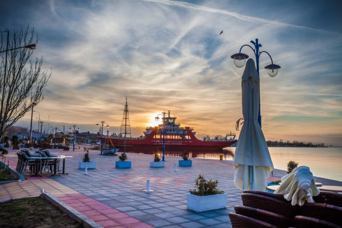 Το ωραιότερο ψαροχώρι της Ελλάδας βρίσκεται σε μια χερσόνησο που μπαίνει ένα χιλιόμετρο μέσα στη θάλασσα Το ωραιότερο ψαροχώρι της Ελλάδας βρίσκεται σε μια χερσόνησο που μπαίνει ένα χιλιόμετρο μέσα στη θάλασσα