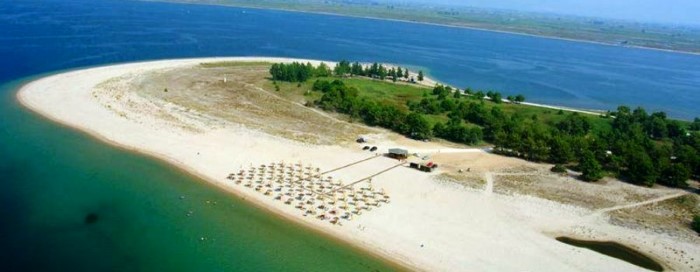 Το ωραιότερο ψαροχώρι της Ελλάδας βρίσκεται σε μια χερσόνησο που μπαίνει ένα χιλιόμετρο μέσα στη θάλασσα Το ωραιότερο ψαροχώρι της Ελλάδας βρίσκεται σε μια χερσόνησο που μπαίνει ένα χιλιόμετρο μέσα στη θάλασσα