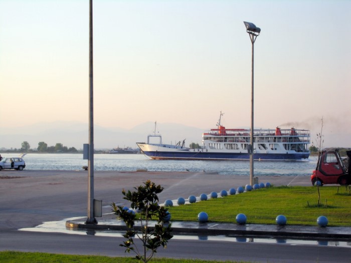 Το ωραιότερο ψαροχώρι της Ελλάδας βρίσκεται σε μια χερσόνησο που μπαίνει ένα χιλιόμετρο μέσα στη θάλασσα Το ωραιότερο ψαροχώρι της Ελλάδας βρίσκεται σε μια χερσόνησο που μπαίνει ένα χιλιόμετρο μέσα στη θάλασσα