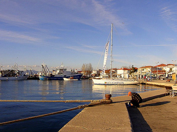 Το ωραιότερο ψαροχώρι της Ελλάδας βρίσκεται σε μια χερσόνησο που μπαίνει ένα χιλιόμετρο μέσα στη θάλασσα Το ωραιότερο ψαροχώρι της Ελλάδας βρίσκεται σε μια χερσόνησο που μπαίνει ένα χιλιόμετρο μέσα στη θάλασσα