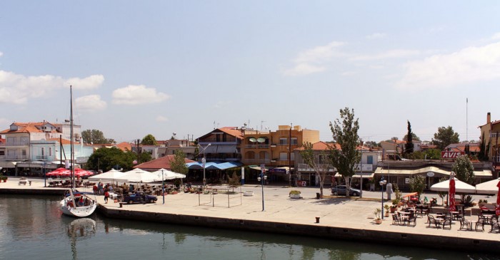 Το ωραιότερο ψαροχώρι της Ελλάδας βρίσκεται σε μια χερσόνησο που μπαίνει ένα χιλιόμετρο μέσα στη θάλασσα Το ωραιότερο ψαροχώρι της Ελλάδας βρίσκεται σε μια χερσόνησο που μπαίνει ένα χιλιόμετρο μέσα στη θάλασσα