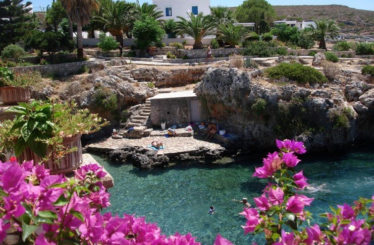 Το κουκλίστικο νησί του μυστηρίου και του έρωτα. Γέννησε την θεά Αφροδίτη και σε αυτό βρήκαν καταφύγιο ο Πάρις και η Ελένη