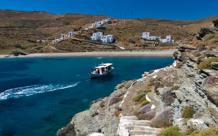 Η πιο εντυπωσιακή παραλία της Ελλάδας βρίσκεται σε ένα μικρό νησάκι 2,5 ώρες από την Αθήνα!