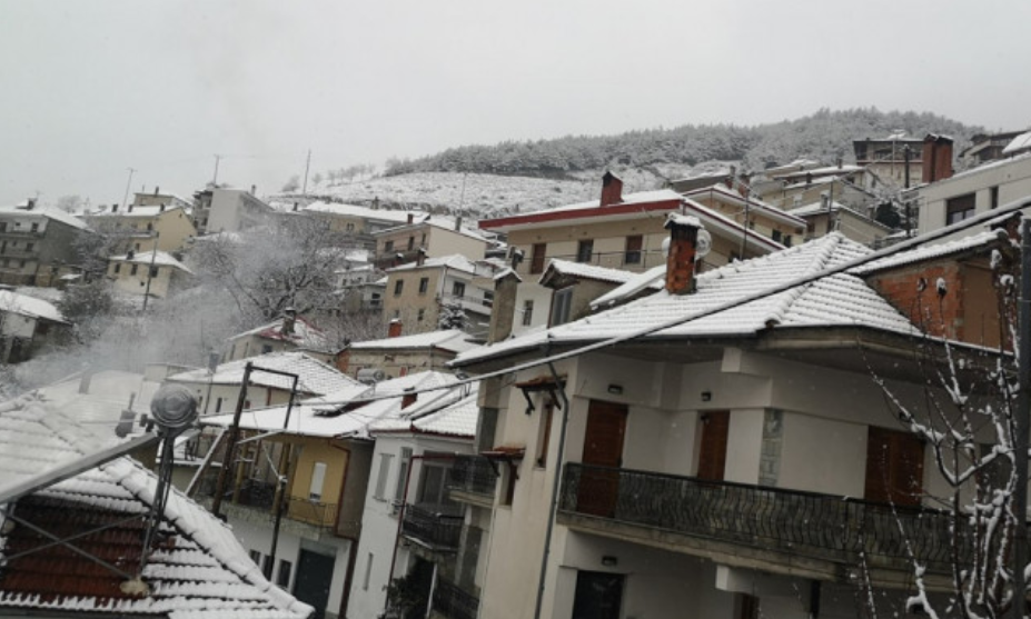 Χιόνισε στα ορεινά της Λάρισας -Στα 10 εκατοστά το χιόνι στα ορεινά των Τρικάλων [εικόνες]