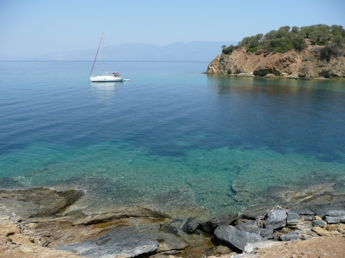 Το μοναδικής και σπάνιας ομορφιάς άγνωστο ελληνικό νησάκι που το επισκέπτεσαι μόνο με.. θαλάσσιο ταξί!