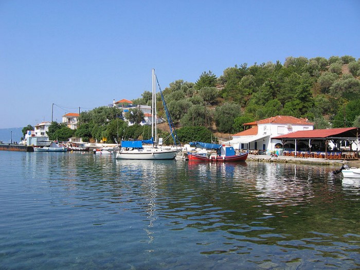 Το μοναδικής και σπάνιας ομορφιάς άγνωστο ελληνικό νησάκι που το επισκέπτεσαι μόνο με.. θαλάσσιο ταξί!