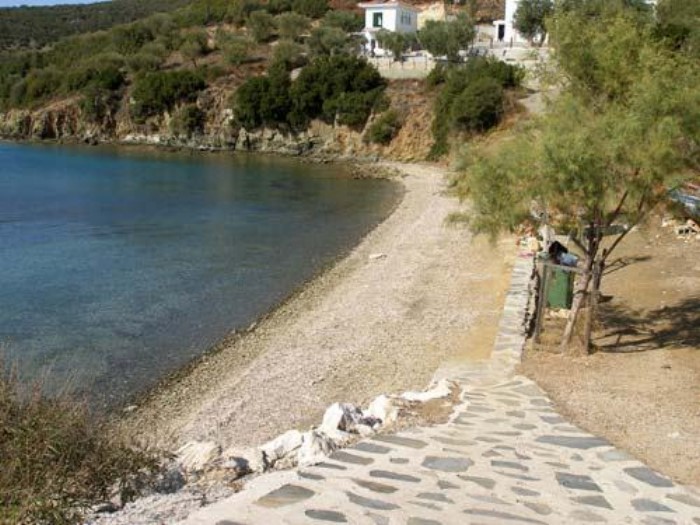 Το μοναδικής και σπάνιας ομορφιάς άγνωστο ελληνικό νησάκι που το επισκέπτεσαι μόνο με.. θαλάσσιο ταξί!