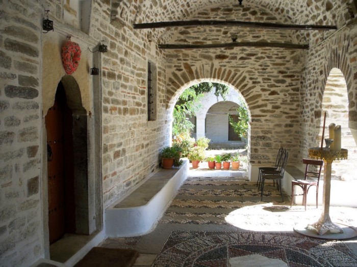 Το μοναδικής και σπάνιας ομορφιάς άγνωστο ελληνικό νησάκι που το επισκέπτεσαι μόνο με.. θαλάσσιο ταξί!