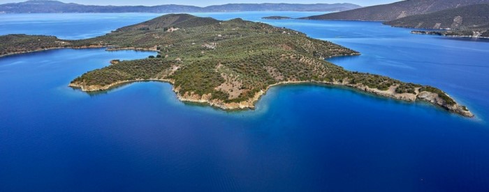 Το μοναδικής και σπάνιας ομορφιάς άγνωστο ελληνικό νησάκι που το επισκέπτεσαι μόνο με.. θαλάσσιο ταξί!