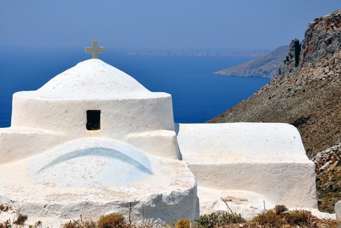 Ποιο Ελληνικό νησί λέγεται και «Πεταλούδα του Αιγαίου»; Αγνό, γαλήνιο, με μυστικούς «θησαυρούς» και ονειρικές παραλίες!